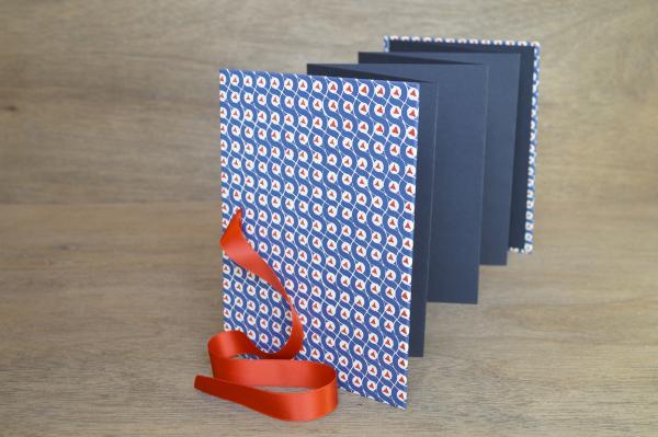Blau rotes Leporello "Gustl"